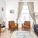 Charming 2Bedroom Apt On Thistle Street
