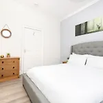 Charming 2Bedroom Apt On Thistle Street