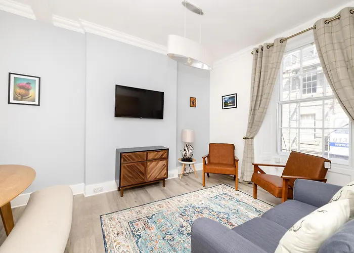 Charming 2Bedroom Apt On Thistle Street